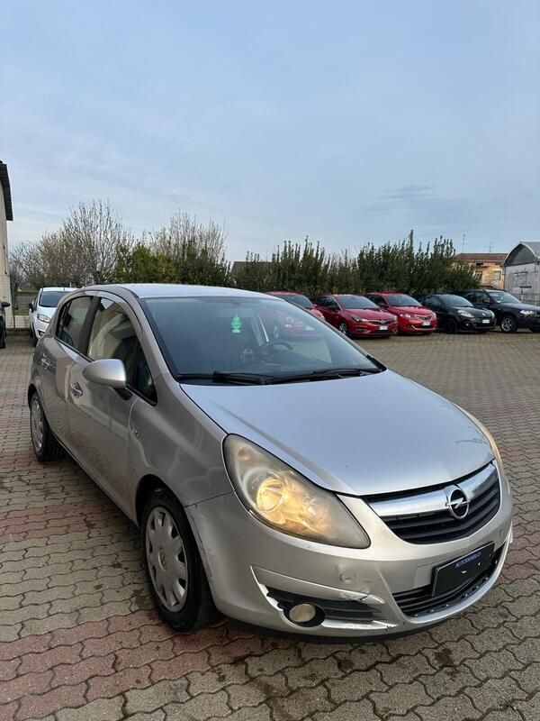 Grigio Usata 2011 Opel Corsa Club Tre volumi | 2900 € (Ottimo prezzo) - Immagine 1/4