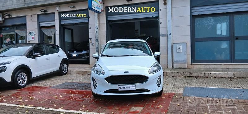 Bianco Usata 2019 Ford Fiesta Business Edition Tre volumi | 9500 € (Buon prezzo) - Immagine 1/4