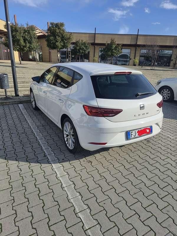 Begagnad Seat Leon Style 116 HK (85 kW) 2017 Vit Sedan