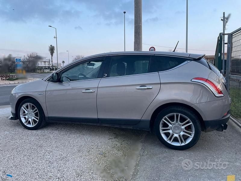 Usata Lancia Delta Gold 120 CV (88 kW) 2013 Utilitaria