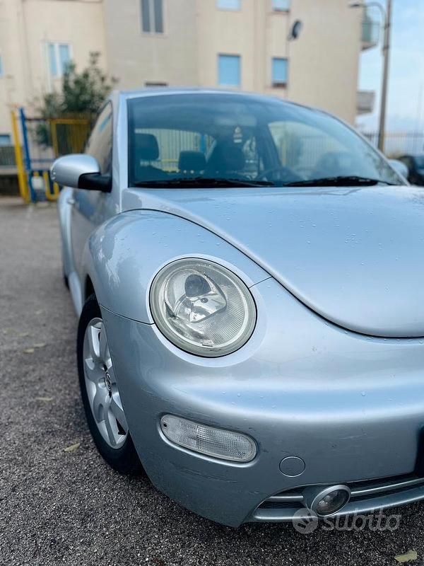 Usata VW New Beetle 105 CV (77 kW) 2005 Grigio Utilitaria