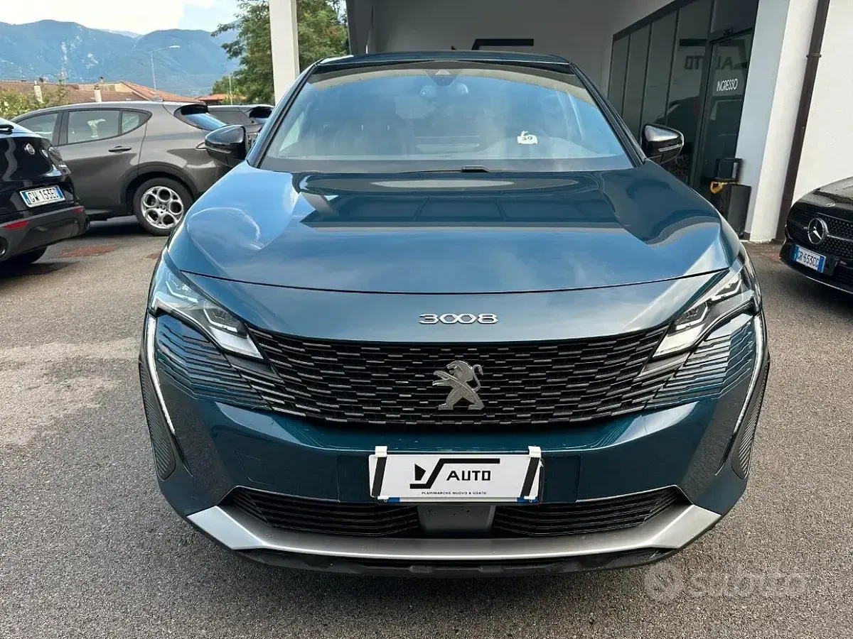 Usata Peugeot 3008 Allure 131 CV (96 kW) 2023 Blue celebes metallizzato SUV