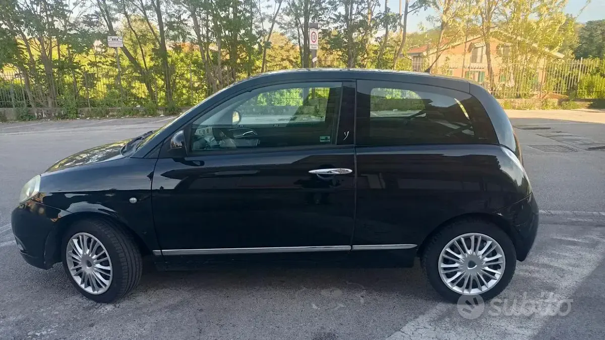 Gebraucht Lancia Ypsilon 69 PS (50 kW) 2011 Schwarz Kleinwagen