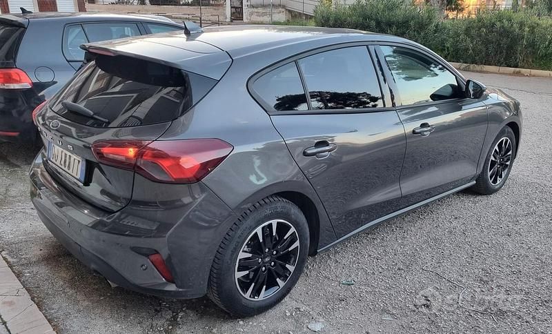Usata Ford Focus 120 CV (88 kW) 2022 Grigio Berlina
