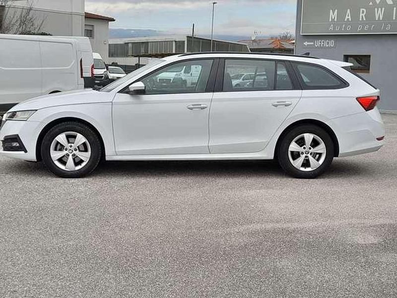 Usata Skoda Octavia Executive 150 CV (110 kW) 2022 Moonweiss metallic Station wagon