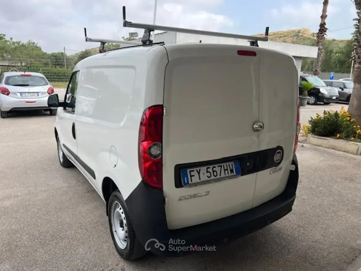 Usata Fiat Doblò Business 95 CV (69 kW) 2019 Bianco pastello Monovolume