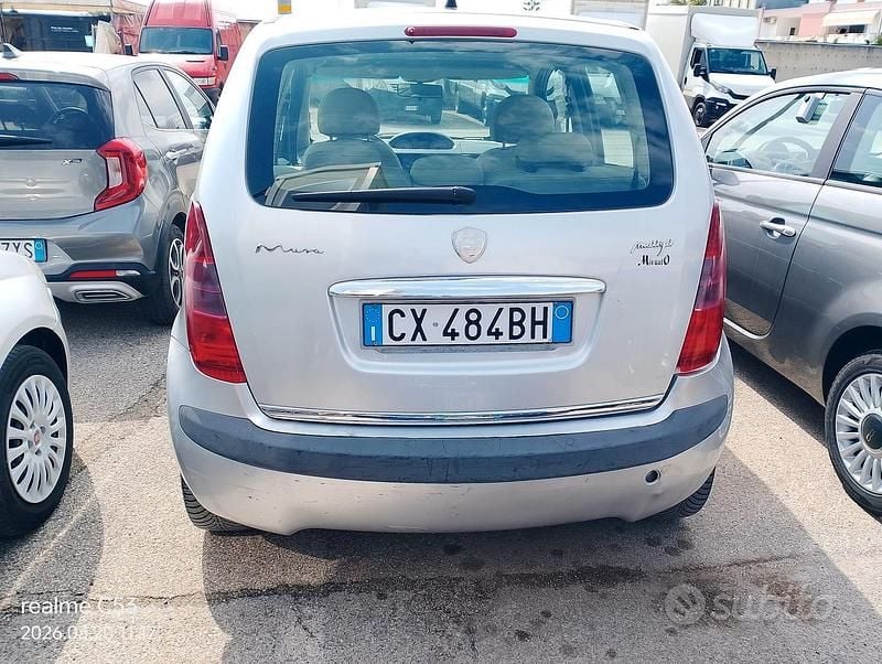 Usata Lancia Musa 69 CV (50 kW) 2005 Grigio Monovolume