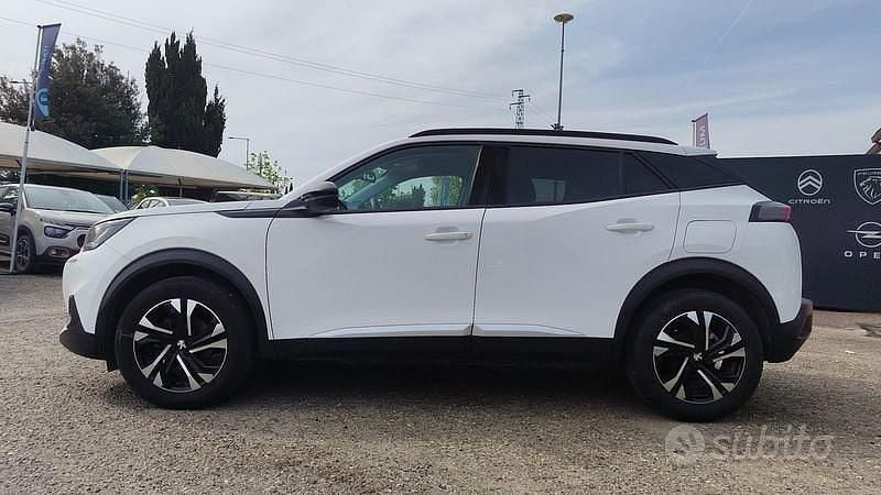 Usata Peugeot 2008 Allure 101 CV (74 kW) 2022 Bianco SUV