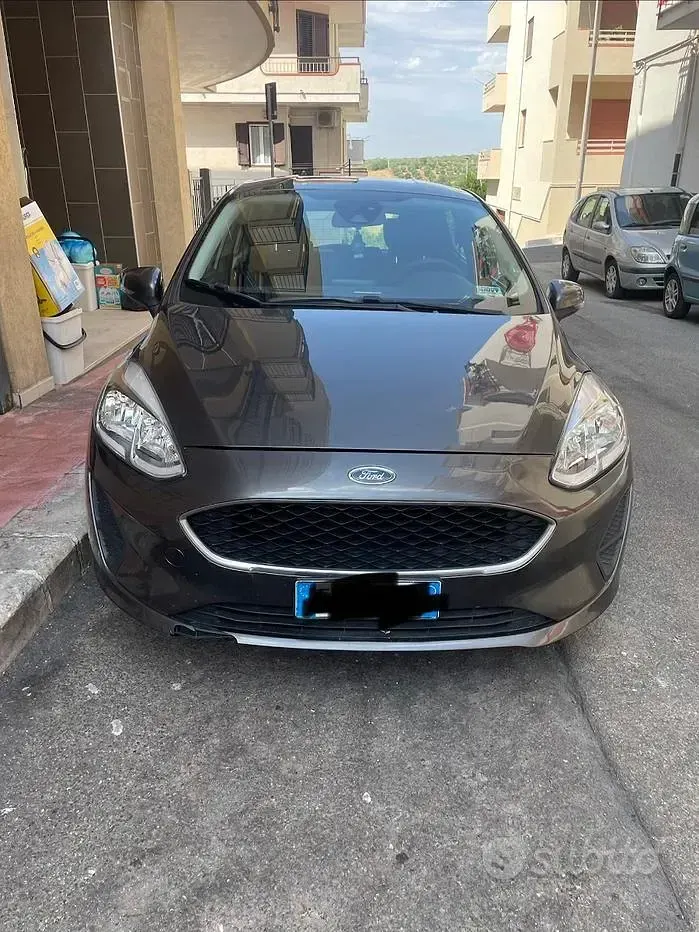 Usata Ford Fiesta 85 CV (62 kW) 2017 Grigio Utilitaria