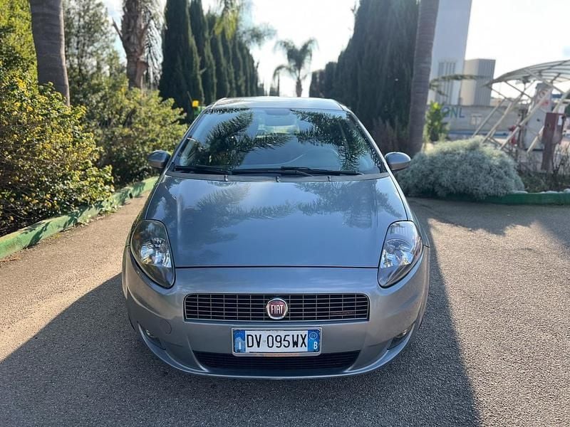 Argento Usata 2009 Fiat Grande Punto Sport Due volumi | 2200 € (Ottimo prezzo) - Immagine 1/4