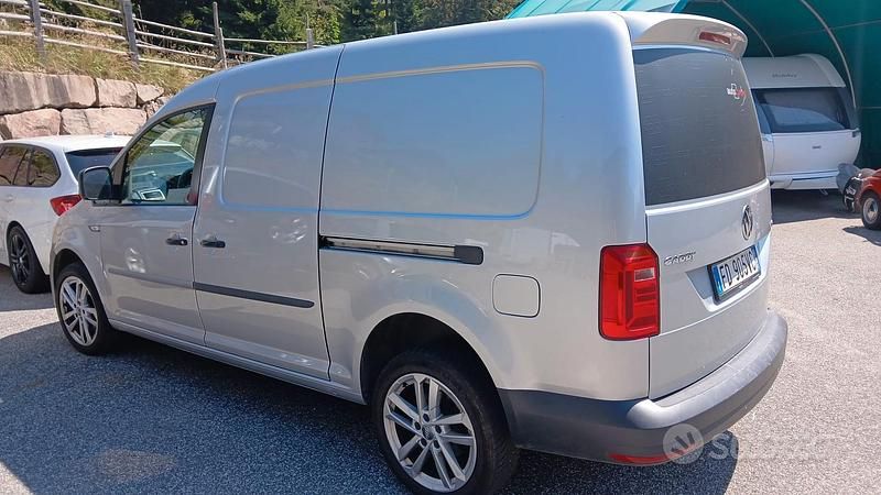 Usata VW Caddy 110 CV (80 kW) 2016 Grigio Monovolume