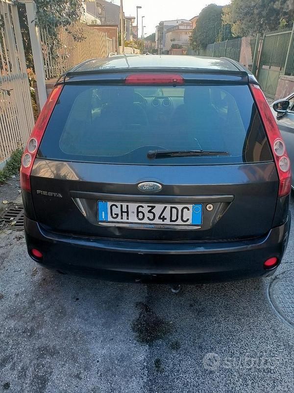 Second-hand Ford Fiesta 75 CP (55 kW) 2008 Negru Berlinǎ