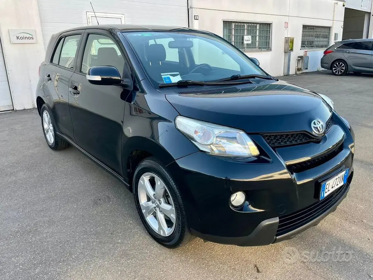 Usata Toyota Urban Cruiser 90 CV (66 kW) 2012 Nero Utilitaria
