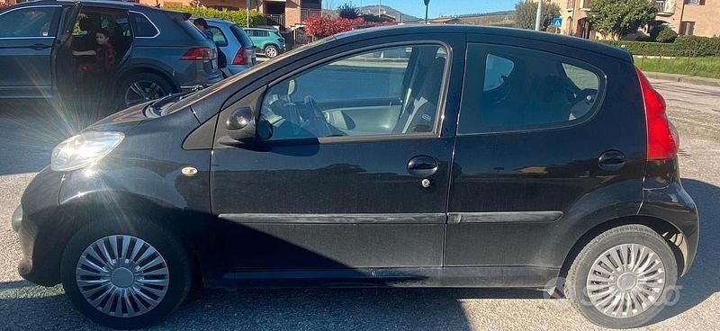 Usata Peugeot 107 54 CV (39 kW) 2007 Nero Utilitaria