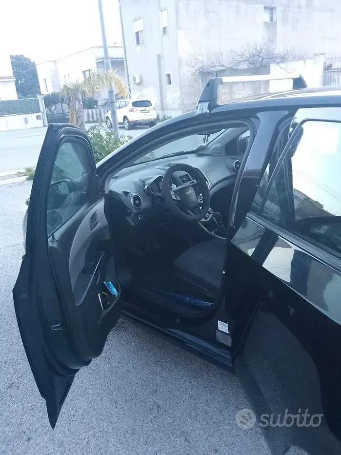Usata Chevrolet Aveo 86 CV (63 kW) 2013 Nero Utilitaria
