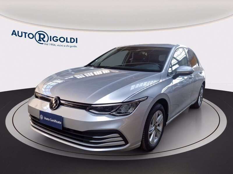 Argento riflesso metallizzato Usata 2021 VW Golf VIII Life Tre volumi | 16.500 € (Ottimo prezzo) - Immagine 1/4