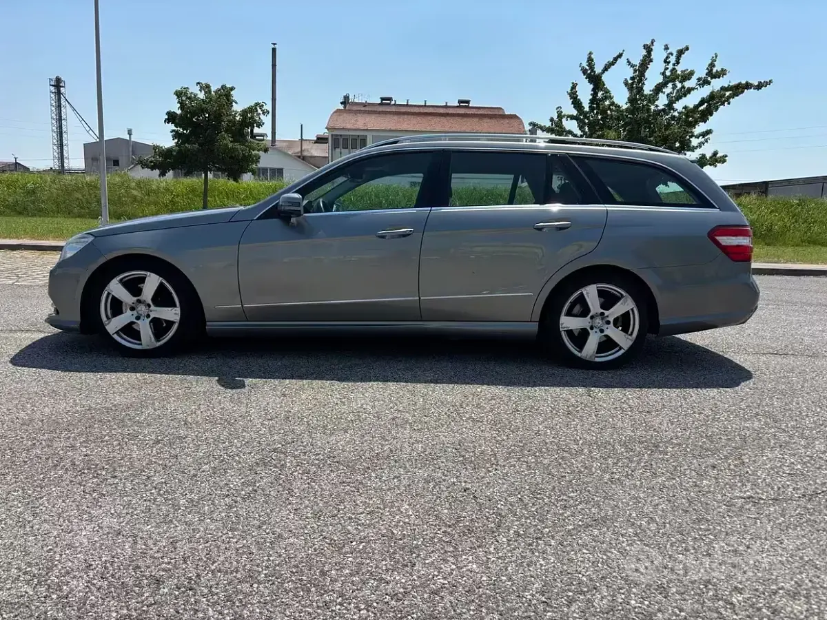 Usata Mercedes E220 Executive 170 CV (125 kW) 2013 Grigio Station wagon
