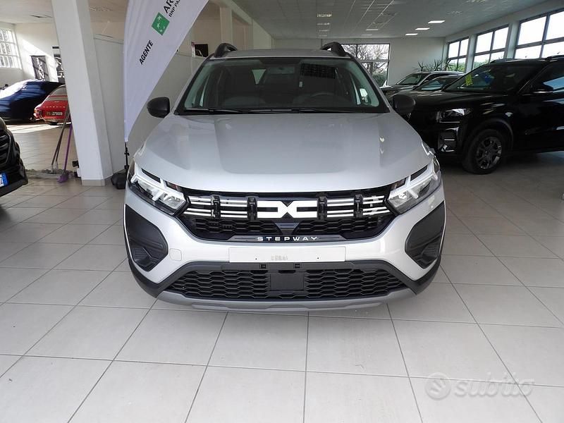 Usata Dacia Sandero Expression 91 CV (66 kW) 2024 Grigio Berlina