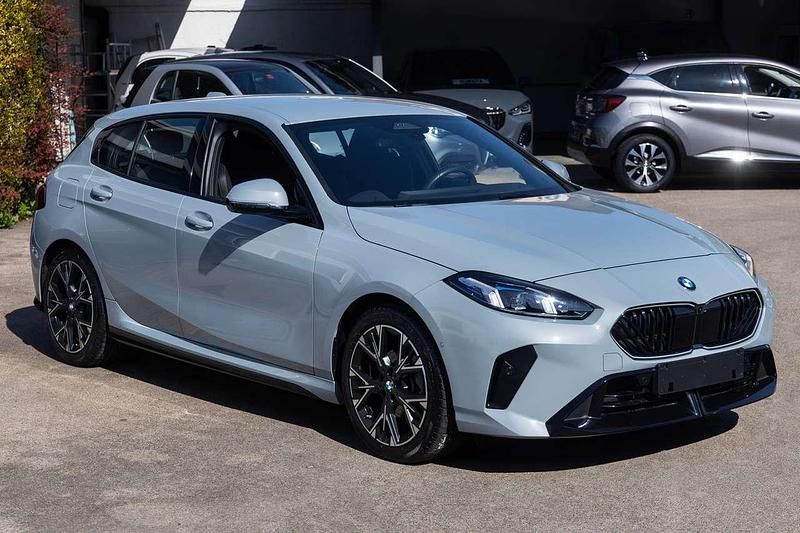 Usata BMW 120 M Sport 170 CV (125 kW) 2025 Brooklyn grey met. Utilitaria