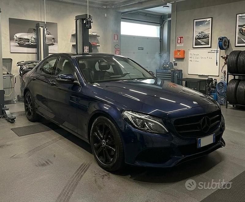 Usado Mercedes C220 Premium Plus 194 CV (142 kW) 2018 Azul Berlina