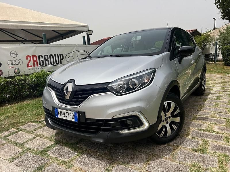 Argento Usata 2018 Renault Captur SUV | 11.990 € (Buon prezzo) - Immagine 1/4
