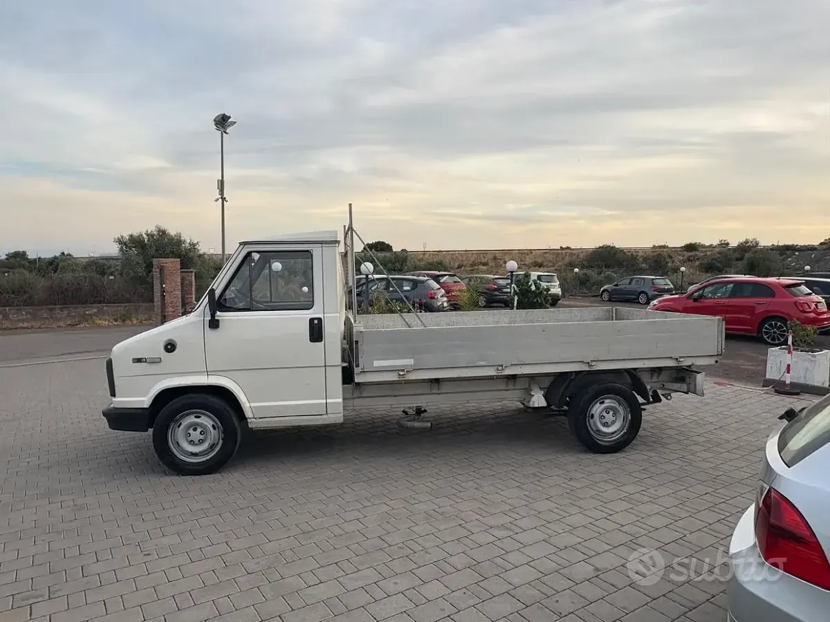 Usata Fiat Ducato 82 CV (60 kW) 1993 Bianco Furgone
