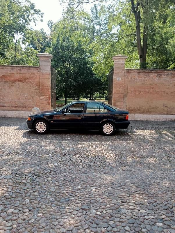 Usata BMW 316 102 CV (75 kW) 1998 Blu Berlina