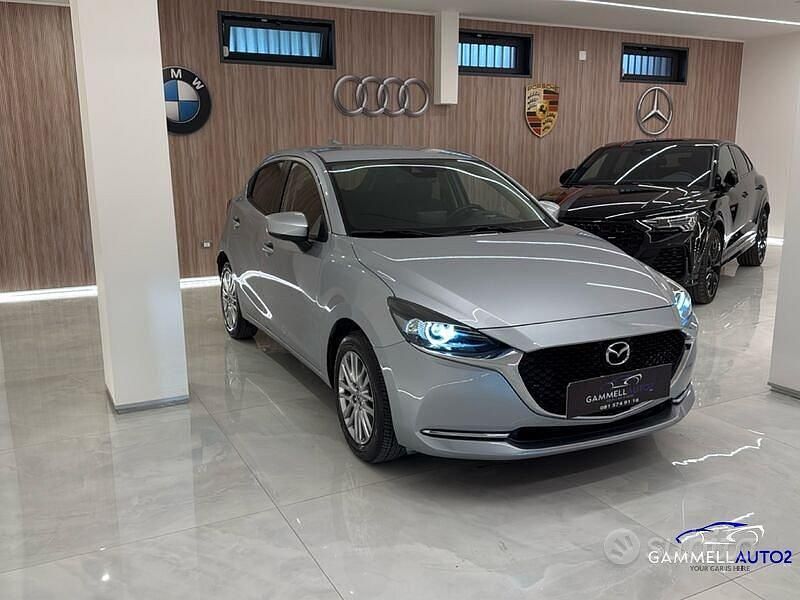 Begagnad Mazda 2 Exceed 90 HK (66 kW) 2022 Grå Sedan