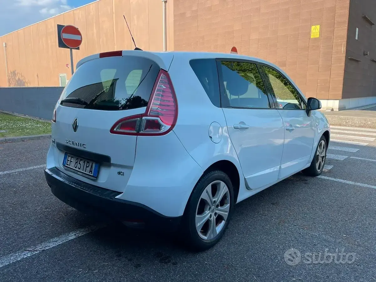 Usata Renault Scénic III 110 CV (80 kW) 2011 Bianco Monovolume