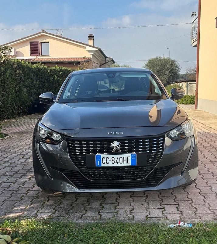 Grigio Usata 2020 Peugeot 208 Active Due volumi | 11.700 € (Buon prezzo) - Immagine 1/4