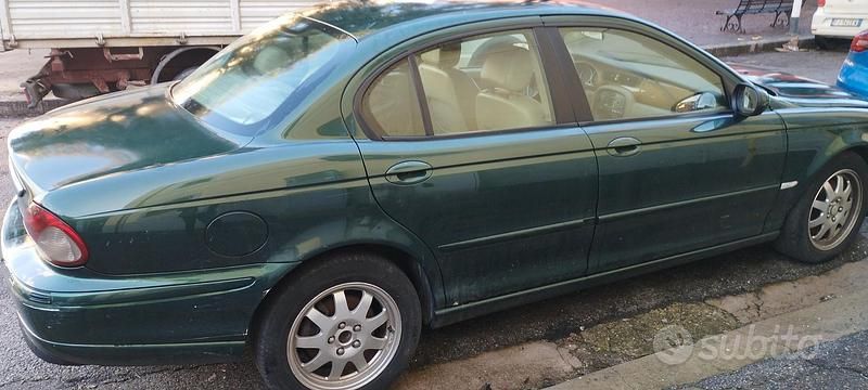 Usata Jaguar X-type 131 CV (96 kW) 2004 Verde Berlina