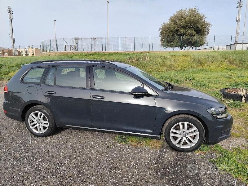 Usata VW Golf VII Business 116 CV (85 kW) 2018 Grigio Station wagon