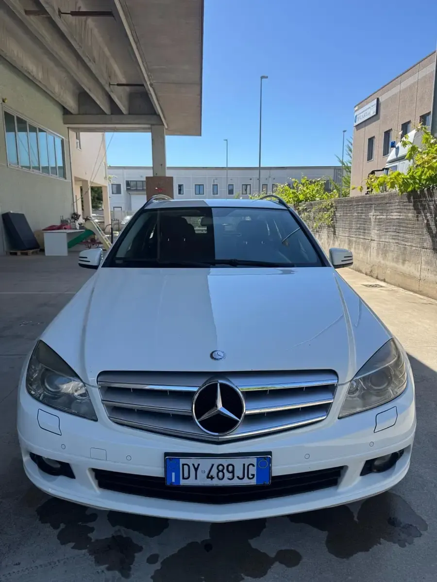 Usado Mercedes C220 Executive 170 CV (125 kW) 2010 Blanco Familiar