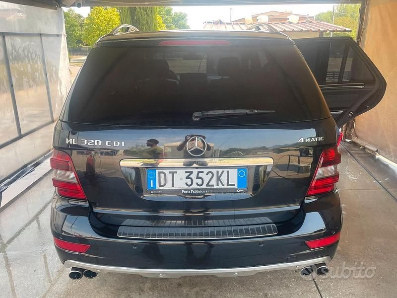 Usata Mercedes ML320 224 CV (164 kW) 2008 Nero SUV