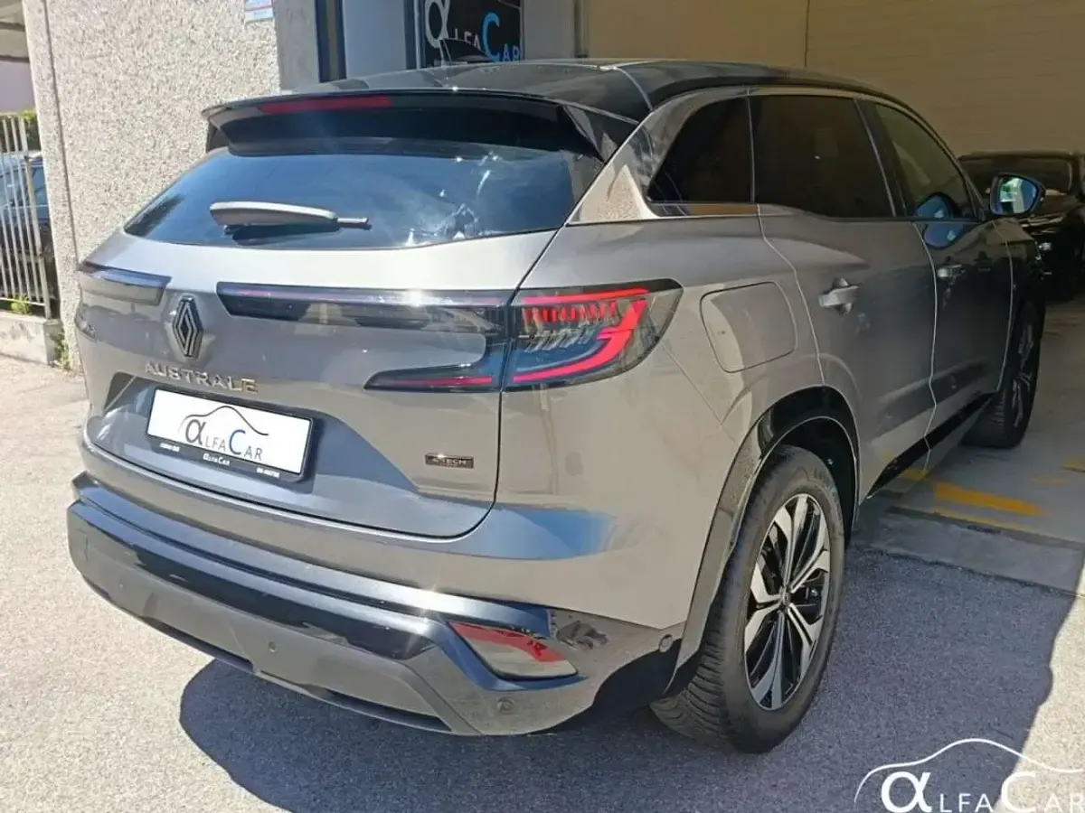 Usata Renault Austral Techno 131 CV (96 kW) 2023 Grigio scisto SUV
