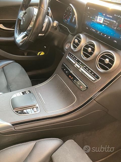Käytetty Mercedes GLC220 Premium 194 HP (142 kW) 2022 Musta Sedan