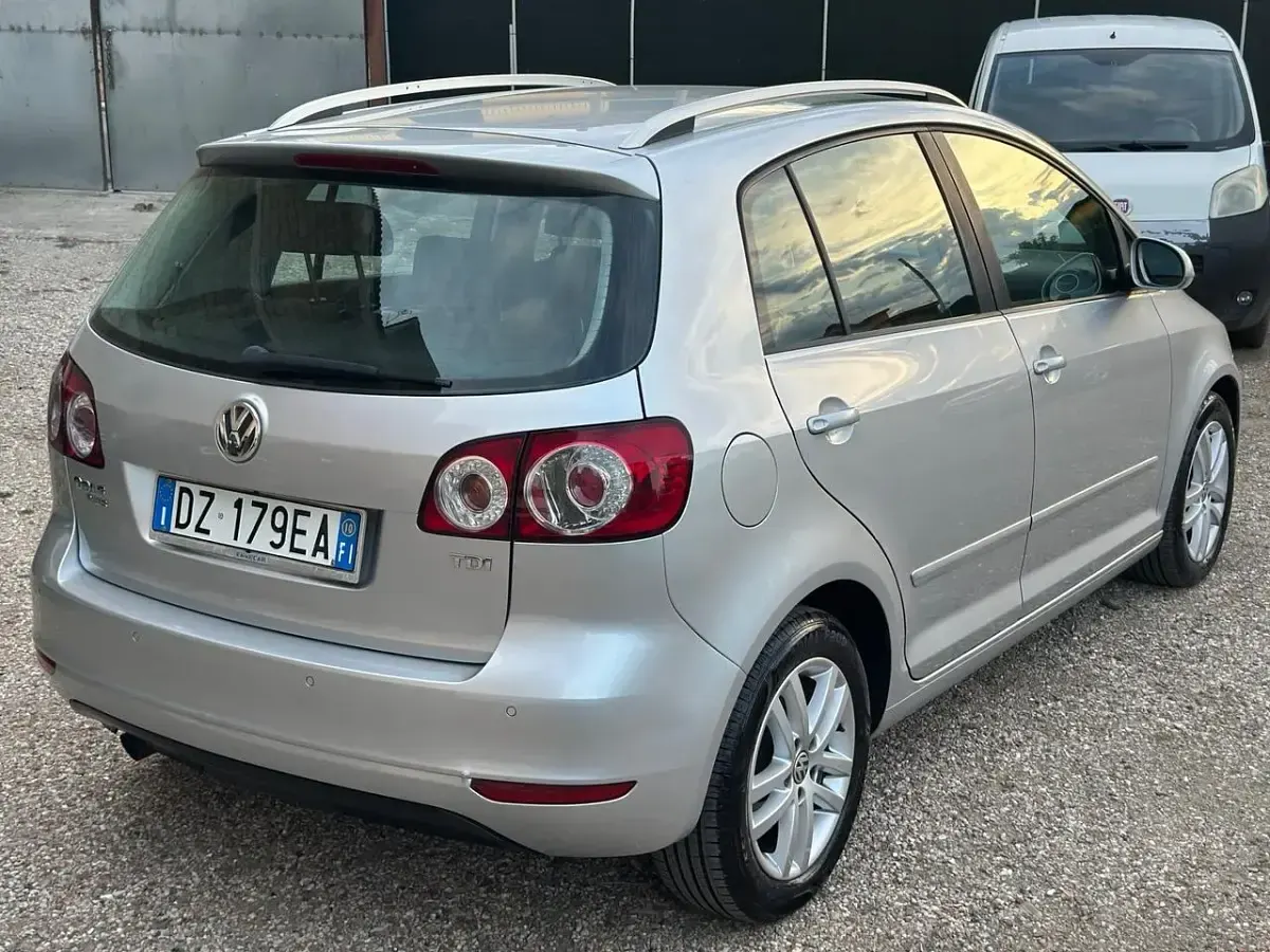 Usata VW Golf Highline 105 CV (77 kW) 2010 Argento Monovolume