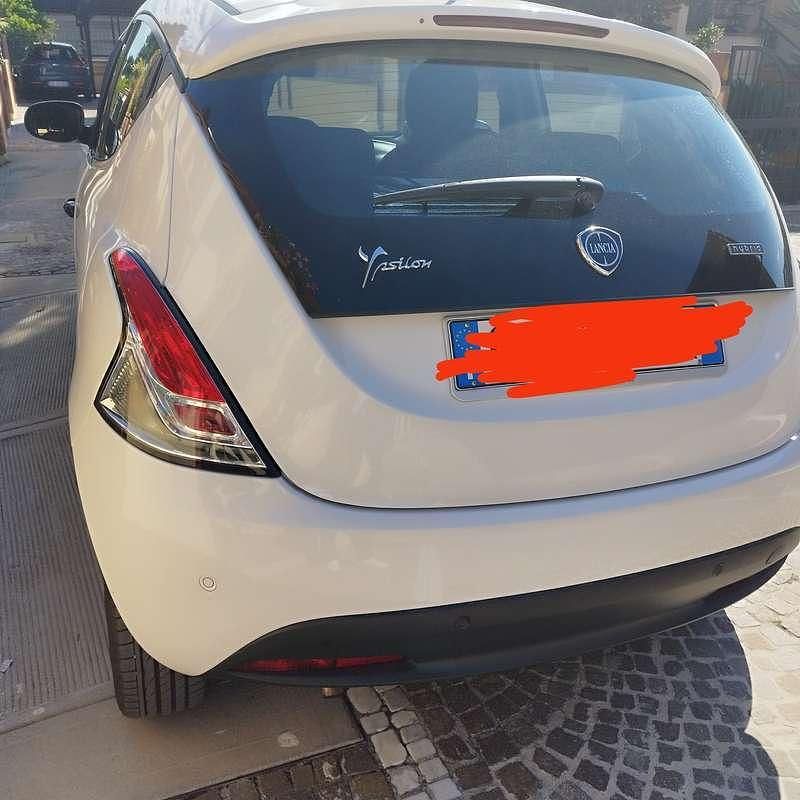 Usata Lancia Ypsilon Silver 69 CV (50 kW) 2020 Bianco Utilitaria