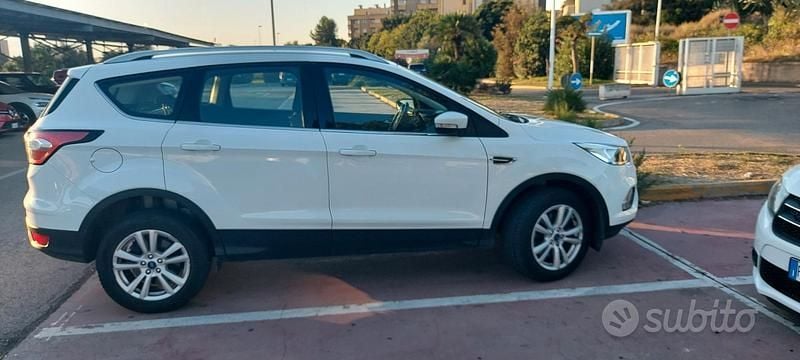 Bianco Usata 2017 Ford Kuga Business Edition SUV | 12.300 € (Ottimo prezzo) - Immagine 1/4