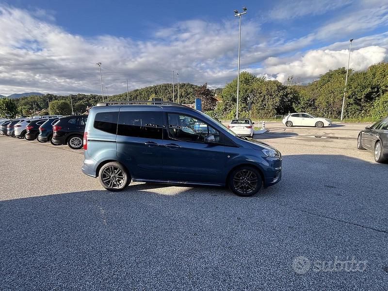 Usata Ford Tourneo 100 CV (73 kW) 2020 Blu Monovolume