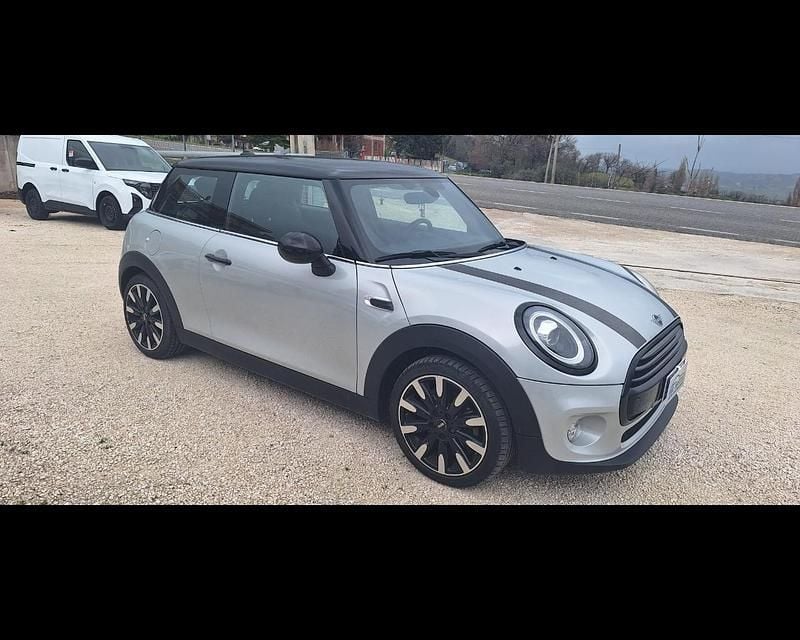 Usata Mini Cooper D 115 CV (84 kW) 2019 Argento Utilitaria