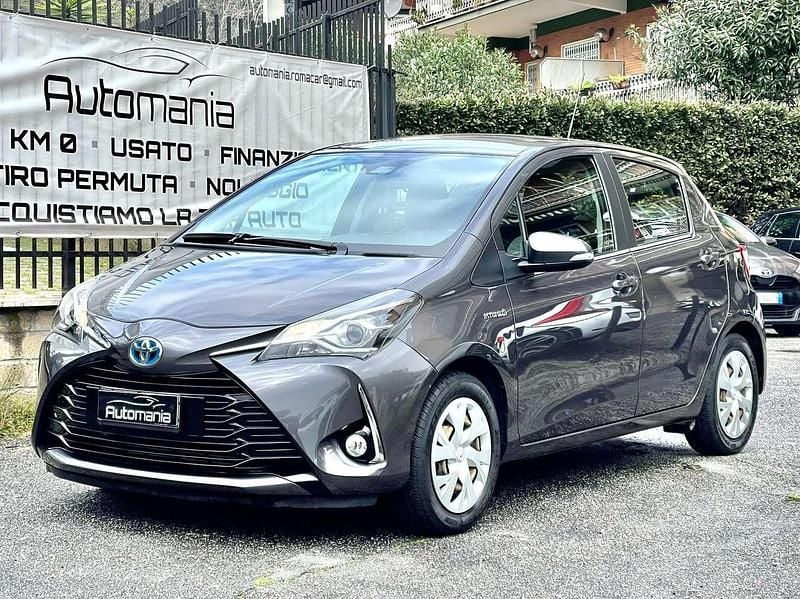 Usata Toyota Yaris Hybrid Business Edition 92 CV (67 kW) 2020 Grigio Berlina