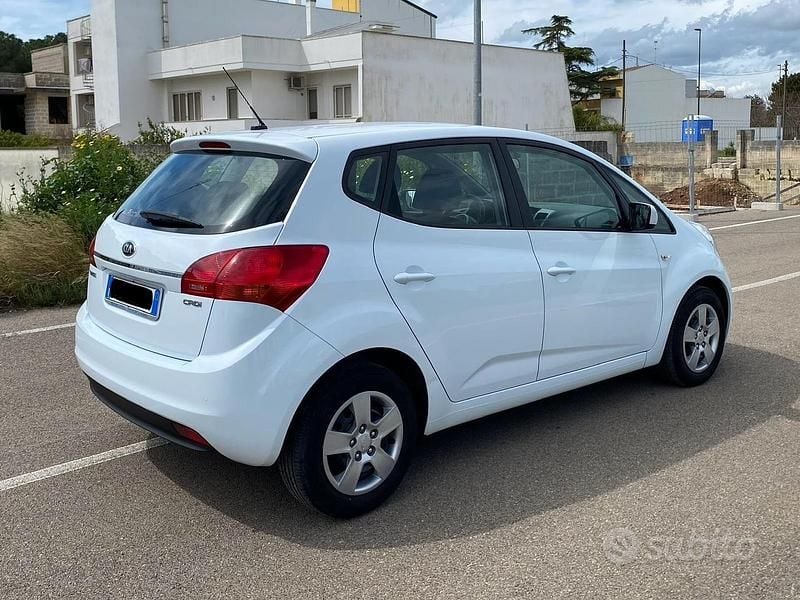 Usata Kia Venga Active 90 CV (66 kW) 2019 Bianco Utilitaria