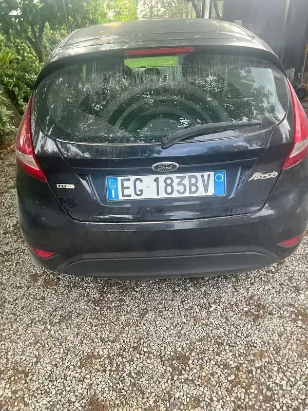 Usata Ford Fiesta 68 CV (50 kW) 2011 Nero Berlina