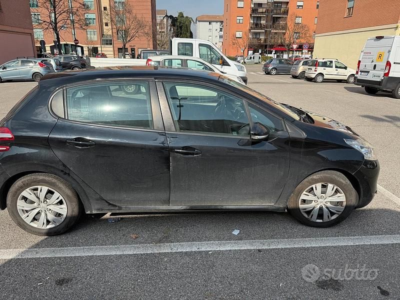 Usata Peugeot 208 2015 Nero Utilitaria