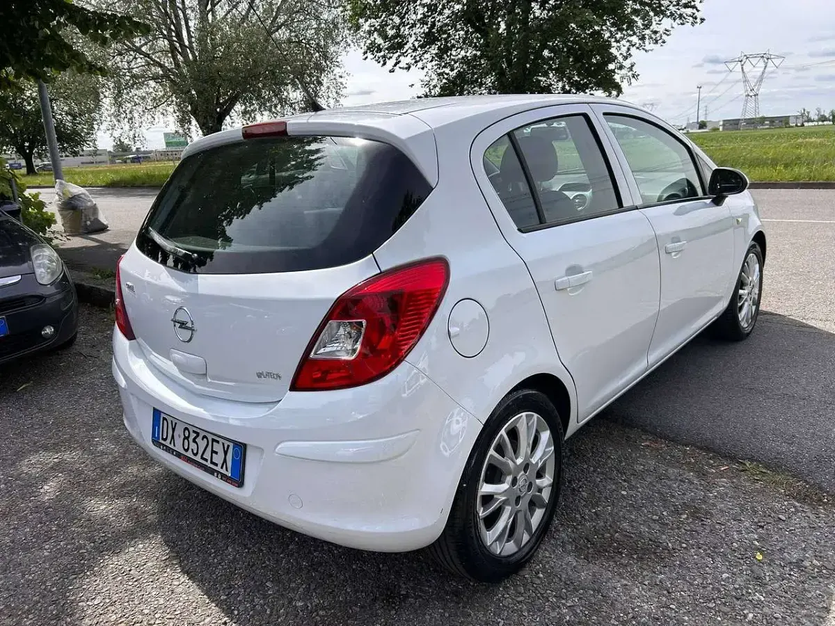 Usata Opel Corsa 80 CV (58 kW) 2009 Bianco Utilitaria