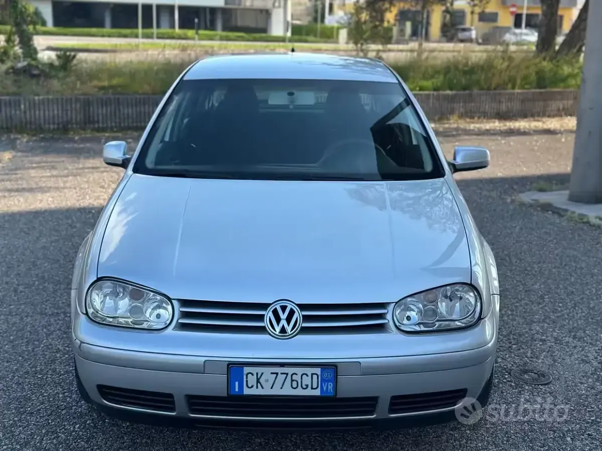 Usado VW Golf IV 101 CV (74 kW) 2003 Gris Berlina