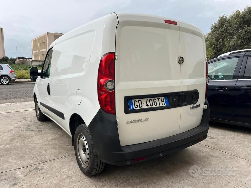 Usata Fiat Doblò S 95 CV (69 kW) 2020 Bianco Monovolume