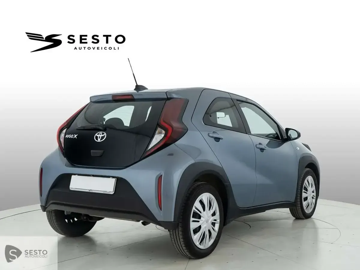 Usata Toyota Aygo X Active 72 CV (52 kW) 2024 Grigio SUV