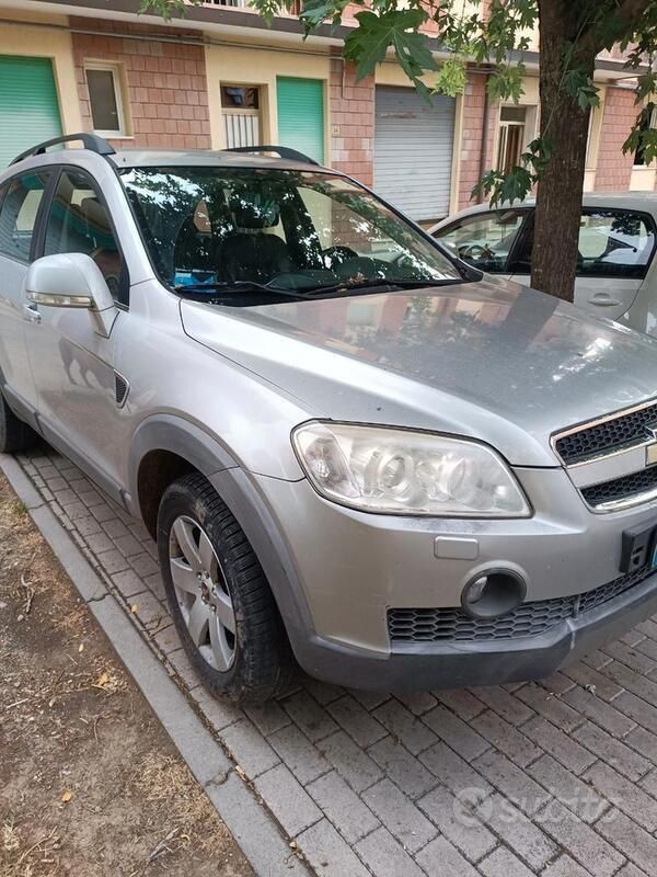Usata Chevrolet Captiva 150 CV (110 kW) 2008 Grigio SUV
